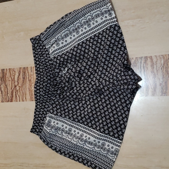 BeBop Pants - 💥4/$10 Cute shorts